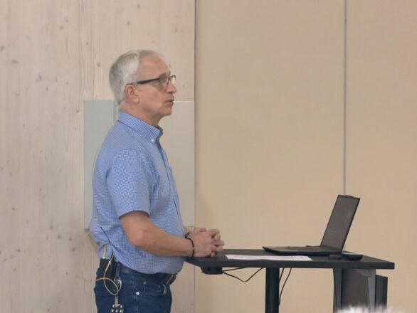 Bildet viser beredskapsansvarlig Fredrik Samuelsen som holder foredrag