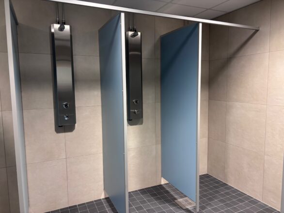 Garderobe og dusj i Vålerhallen
